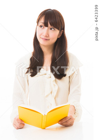 本を読む女性 本を読む女性 6423399
