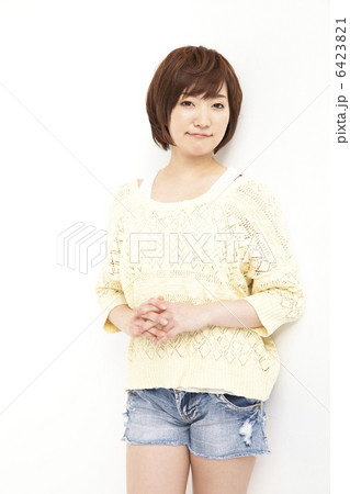 若い女性のポートレイト 若い女性のポートレイト 6423821