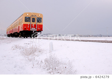 雪の朝の小湊鉄道 雪の朝の小湊鉄道 6424279