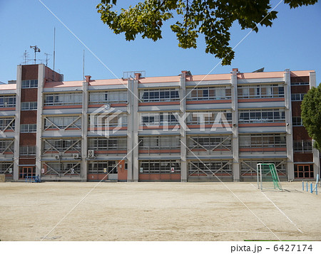 耐震工事済みの学校 6427174