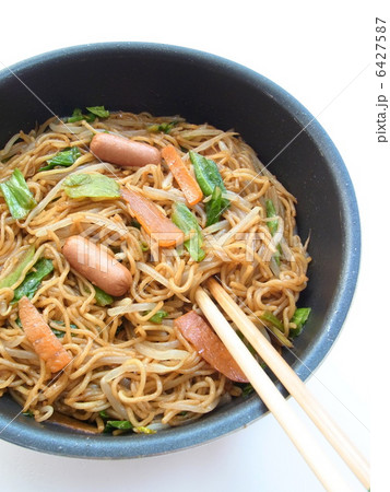 ミニウインナー入りのソース焼きそば 6427587