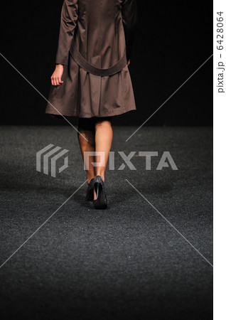 fashion show woman 6428064