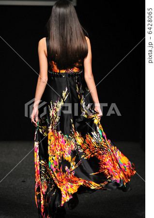 fashion show woman 6428065