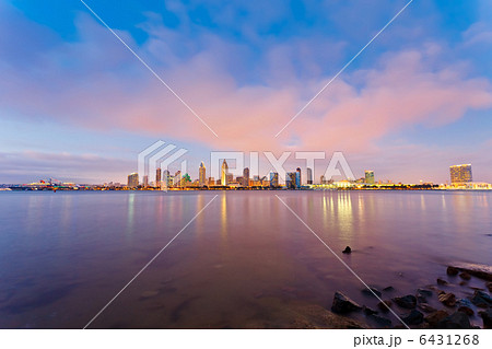 Downtown San Diego at night 6431268