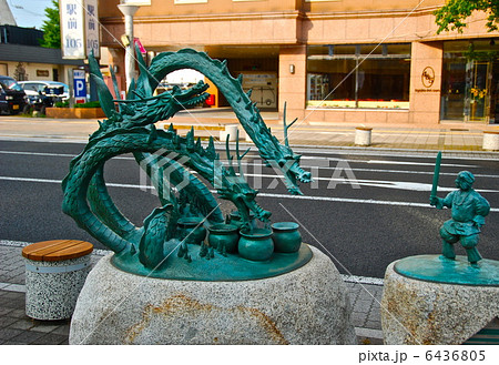 八岐大蛇VSスサノオの像（JR出雲市駅 北口／島根県出雲市） 6436805