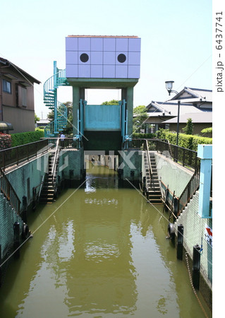 水郷の閘門式水門 6437741