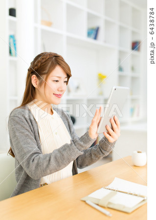 勉強する女性 6438784