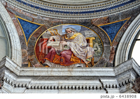 Inside of Vatican museum. Inside of Vatican museum. 6438908