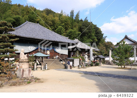 四国霊場第49番札所「浄土寺」（左本堂、右大師堂） 6439322