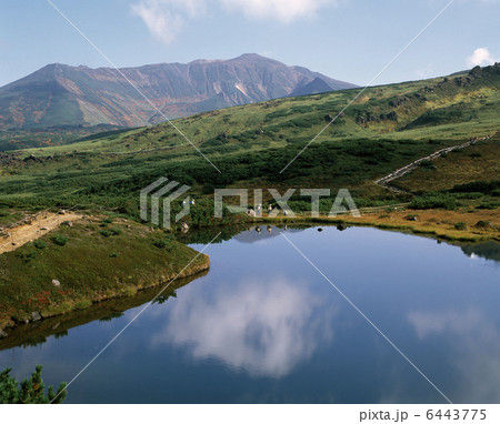 大雪山系・当麻岳と鏡池 6443775