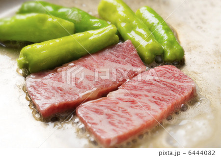 霜降り和牛の鉄板焼き 6444082