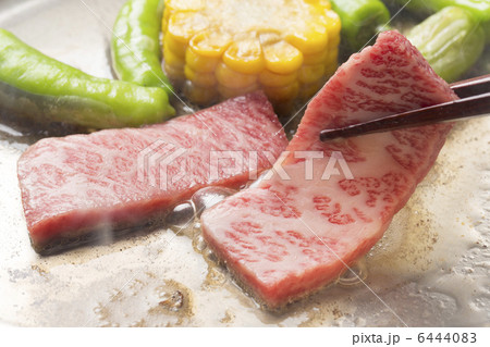 霜降り和牛の鉄板焼き 6444083