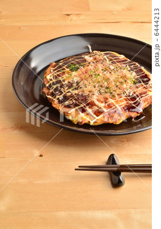 美味しそうなお好み焼き 6444213