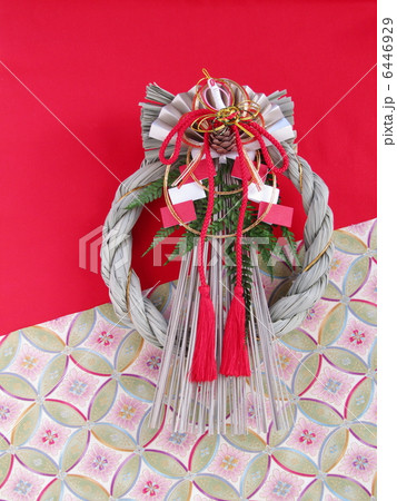 お正月飾り【しめ縄飾り】お正月のイメージ(背景/赤色・和風) お正月飾り【しめ縄飾り】お正月のイメージ(背景/赤色・和風) 6446929