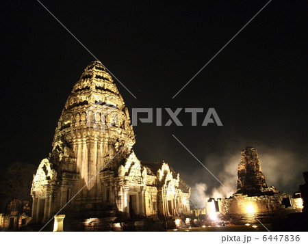 タイ ピマーイ遺跡 ライトアップ タイ ピマーイ遺跡 ライトアップ 6447836