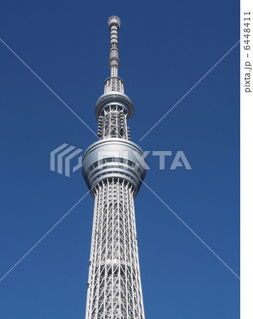 東京スカイツリー そびえる展望台と頂部 6448411