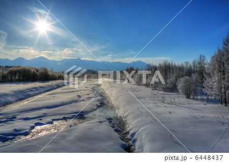 美瑛川と樹氷と十勝岳連峰 02 6448437