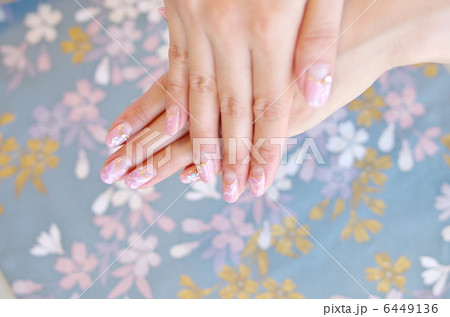 ネイルアートの手と着物 ネイルアートの手と着物 6449136