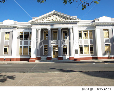 世界遺産「シエンフェゴスの都市歴史地区」のサン・ロレンツォ学院（キューバ） 6453274