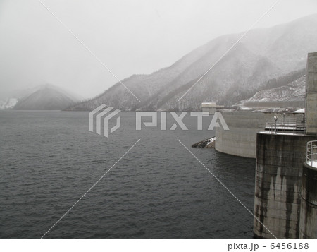 徳山ダムと徳山湖 徳山ダムと徳山湖 6456188