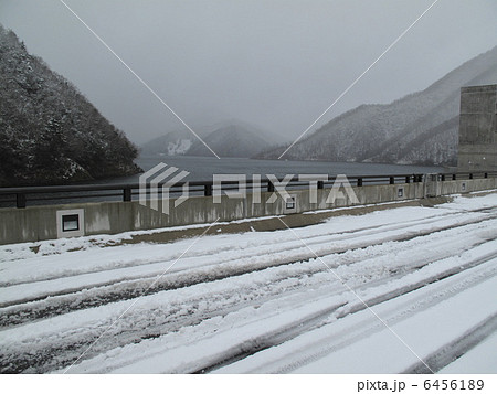 徳山ダムと徳山湖 徳山ダムと徳山湖 6456189