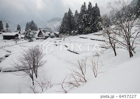 雪の五箇山 6457227