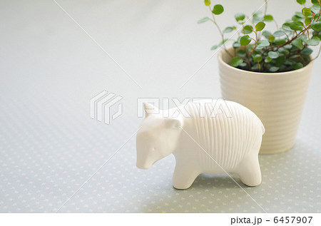 観葉植物と置物 6457907