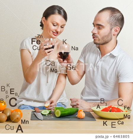 Young lovely couple cooking a balanced diet. Big copyspace. Vita Young lovely couple cooking a balanced diet. Big copyspace. Vita 6463805