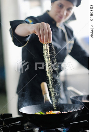 chef preparing meal chef preparing meal 6466308