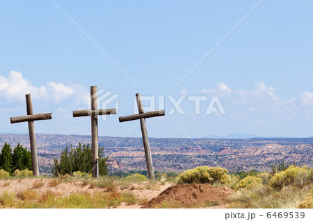 3つの古い十字架 3つの古い十字架 6469539