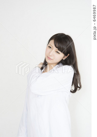肩凝りイメージの女医 肩凝りイメージの女医 6469987
