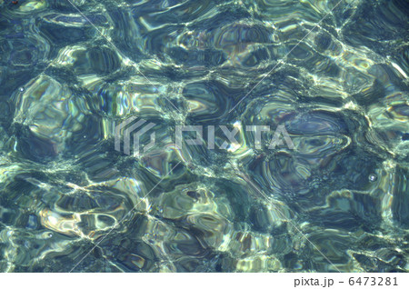 海底で踊る光 6473281