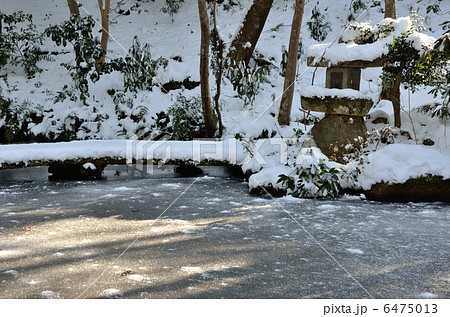 三千院、有清園の氷結した池 6475013