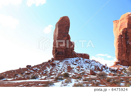 雪景色のモニュメントバレー 6475924