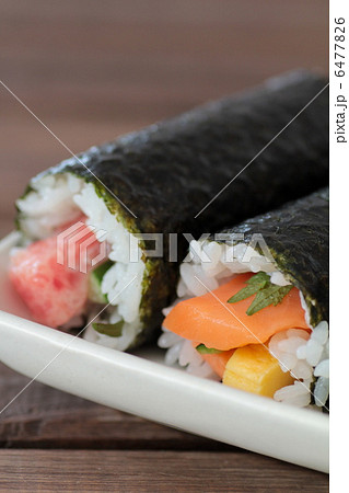 サーモンとマグロの中太海苔巻き 6477826