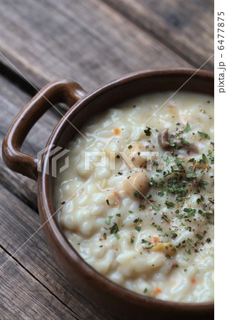 ひよこ豆と押し麦入りのクリームリゾット 6477875
