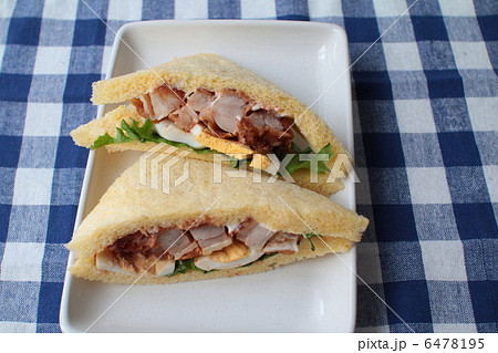 かぼちゃ食パンを使ったチキンとタマゴのサンドイッチ 6478195