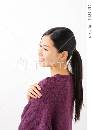 肩こり・女性 6481459