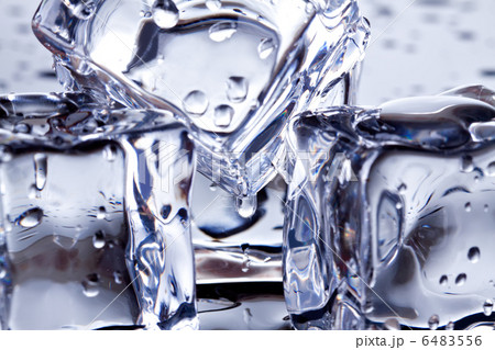 ice cubes 6483556