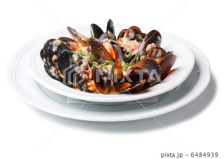 bowl with cooked mussels bowl with cooked mussels 6484939