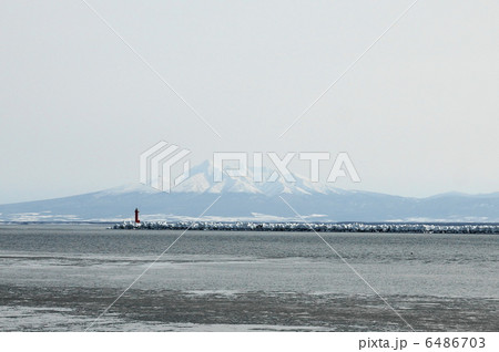 斜里岳とオホーツク海 (網走市) 斜里岳とオホーツク海 (網走市) 6486703