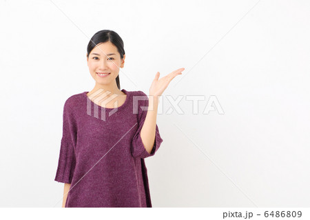 案内・女性 6486809