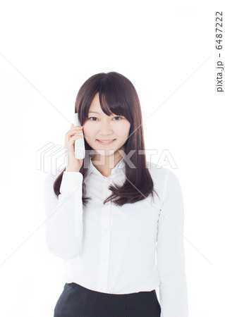 電話をかける女性 6487222
