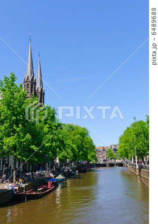 オランダ　アムステルダムの町並み 6489689