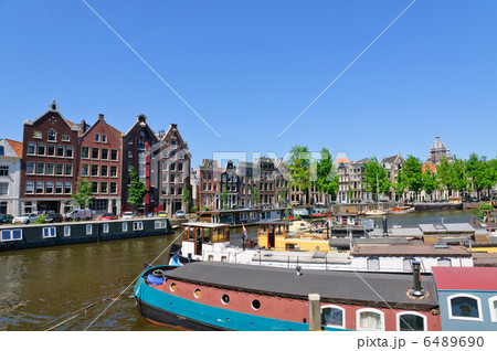 オランダ　アムステルダムの町並み 6489690