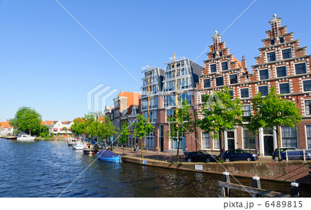 オランダ　ハーレムの町並み 6489815