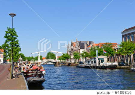 オランダ　ハーレムの町並み 6489816