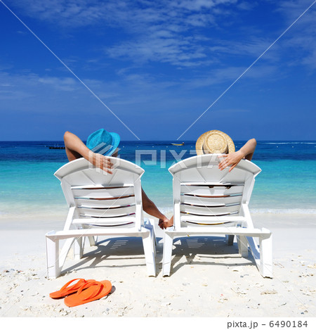 Couple on a beach 6490184