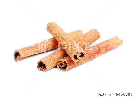 cinnamon sticks  isolated on white background 6490289