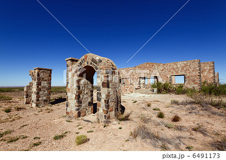 ニューメキシコ 砂漠の廃墟の写真素材